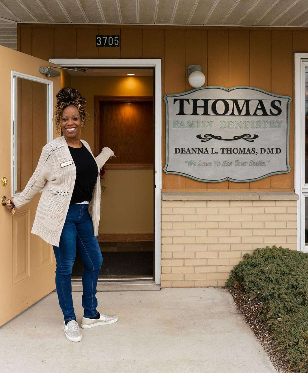 Front entrance of Thomas Family Dentistry in Hermitage PA